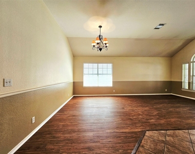 8102 Lerwick Ln - Photo Thumbnail 1