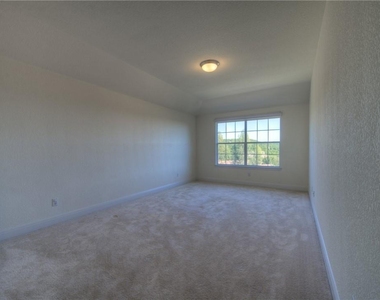 11209 Woodland Hills Trl - Photo Thumbnail 13