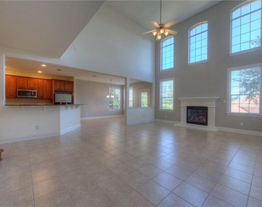 11209 Woodland Hills Trl - Photo Thumbnail 4