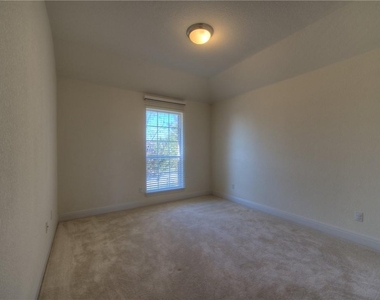 11209 Woodland Hills Trl - Photo Thumbnail 12