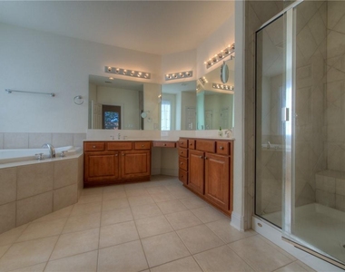 11209 Woodland Hills Trl - Photo Thumbnail 10