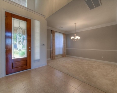 11209 Woodland Hills Trl - Photo Thumbnail 3