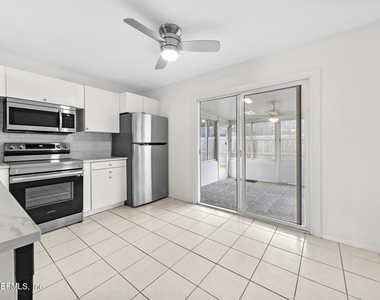 11471 Stinger Way - Photo Thumbnail 8