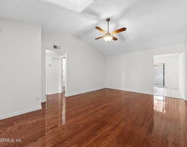 11471 Stinger Way - Photo Thumbnail 4