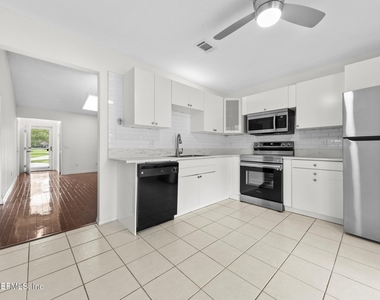 11471 Stinger Way - Photo Thumbnail 7