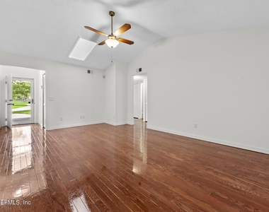 11471 Stinger Way - Photo Thumbnail 6