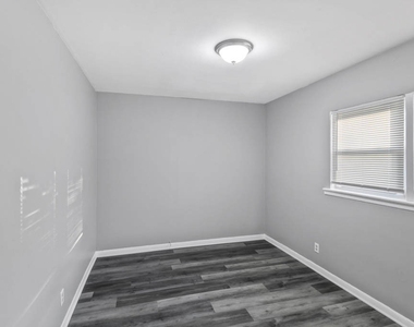 991 Tollview Avenue - Photo Thumbnail 7