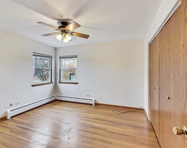 4933 N Lester Avenue - Photo Thumbnail 3