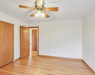 4933 N Lester Avenue - Photo Thumbnail 7
