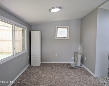 220 Mirror Lake Drive - Photo Thumbnail 5