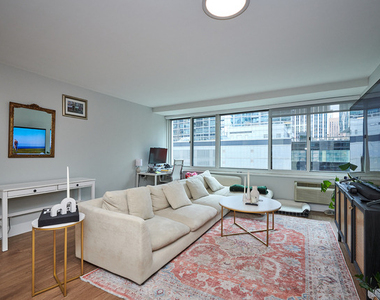 211 E Ohio Street - Photo Thumbnail 1