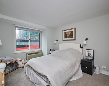 211 E Ohio Street - Photo Thumbnail 10