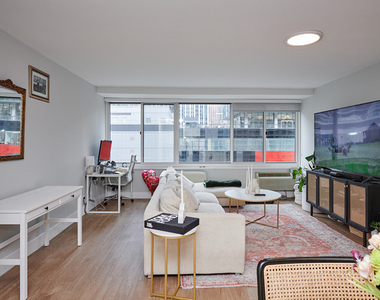 211 E Ohio Street - Photo Thumbnail 3