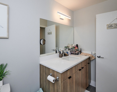 211 E Ohio Street - Photo Thumbnail 11