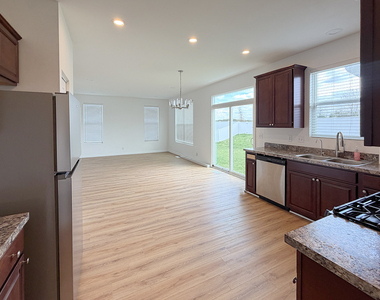 651 Olive Lane - Photo Thumbnail 4
