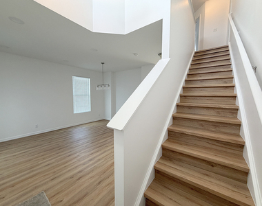 651 Olive Lane - Photo Thumbnail 8