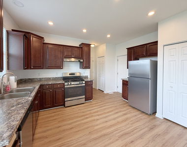 651 Olive Lane - Photo Thumbnail 3