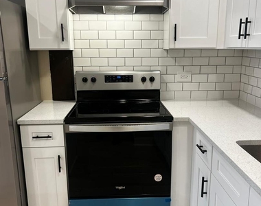 10102 Main Street - Photo Thumbnail 14