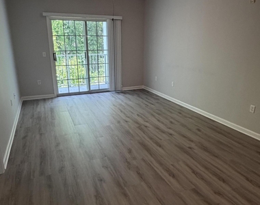 8235 Lobster Bay Court - Photo Thumbnail 9