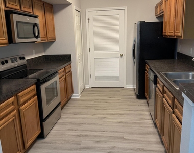 8235 Lobster Bay Court - Photo Thumbnail 14