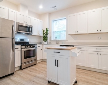 3639 W Iowa Street - Photo Thumbnail 4