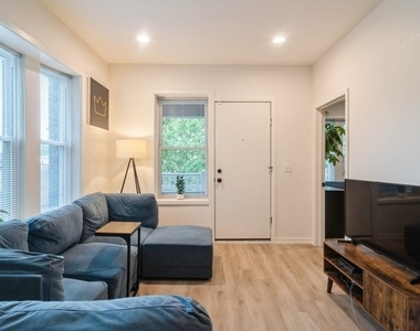 3639 W Iowa Street - Photo Thumbnail 2