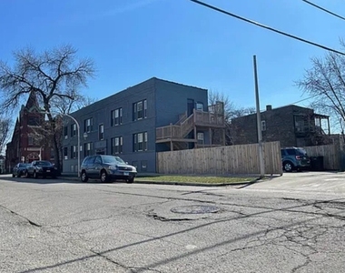 3639 W Iowa Street - Photo Thumbnail 9