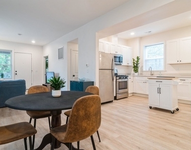 3639 W Iowa Street - Photo Thumbnail 5