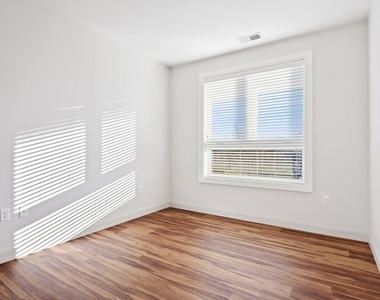 555 Roger Williams Avenue - Photo Thumbnail 3