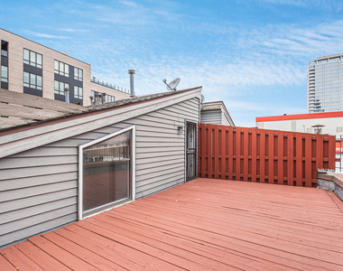 747 N Sedgwick Street - Photo Thumbnail 14