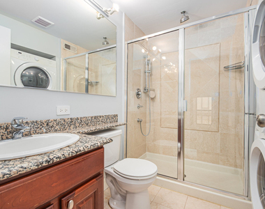 747 N Sedgwick Street - Photo Thumbnail 9