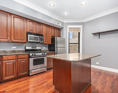 747 N Sedgwick Street - Photo Thumbnail 6