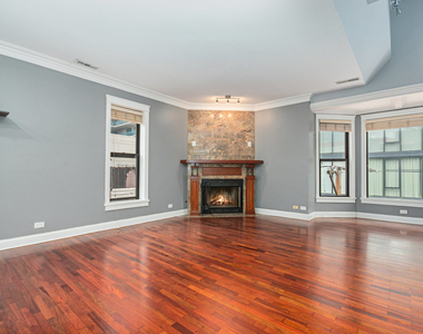 747 N Sedgwick Street - Photo Thumbnail 2