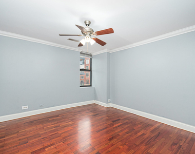 747 N Sedgwick Street - Photo Thumbnail 10