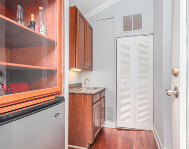 747 N Sedgwick Street - Photo Thumbnail 12