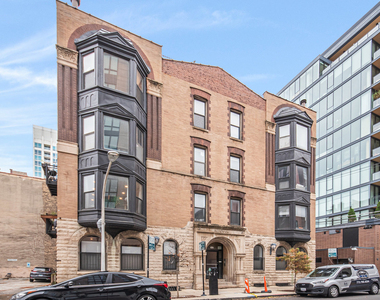 747 N Sedgwick Street - Photo Thumbnail 1