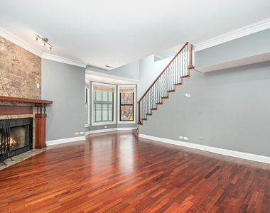 747 N Sedgwick Street - Photo Thumbnail 4