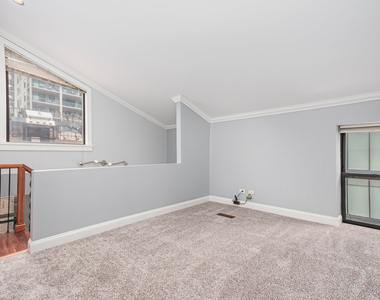 747 N Sedgwick Street - Photo Thumbnail 8
