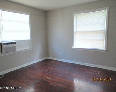 539 W 23rd Street - Photo Thumbnail 7