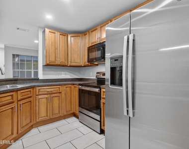 100 Ironwood Drive - Photo Thumbnail 7