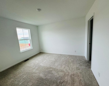 3383 Caledonia Drive - Photo Thumbnail 12