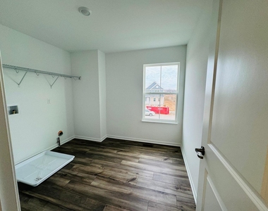 3383 Caledonia Drive - Photo Thumbnail 20