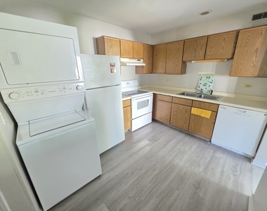 2715 Wilshire Court - Photo Thumbnail 4