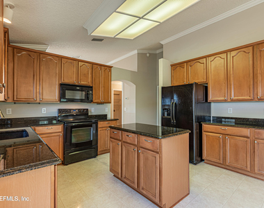 1136 Hyacinth Street - Photo Thumbnail 8