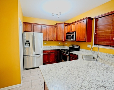 470 Grosvenor Lane - Photo Thumbnail 4