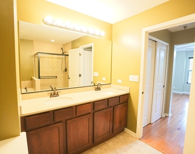 470 Grosvenor Lane - Photo Thumbnail 11