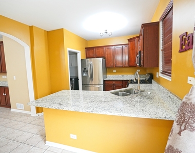 470 Grosvenor Lane - Photo Thumbnail 5
