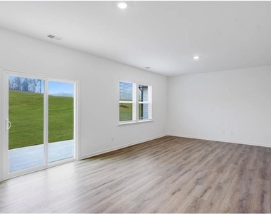 9 Gulfstream Drive - Photo Thumbnail 4