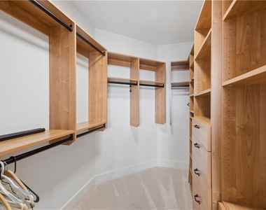 1080 Peachtree Street Ne - Photo Thumbnail 9