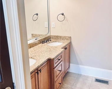 384 16th Street Nw - Photo Thumbnail 32